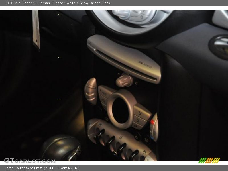 Pepper White / Grey/Carbon Black 2010 Mini Cooper Clubman