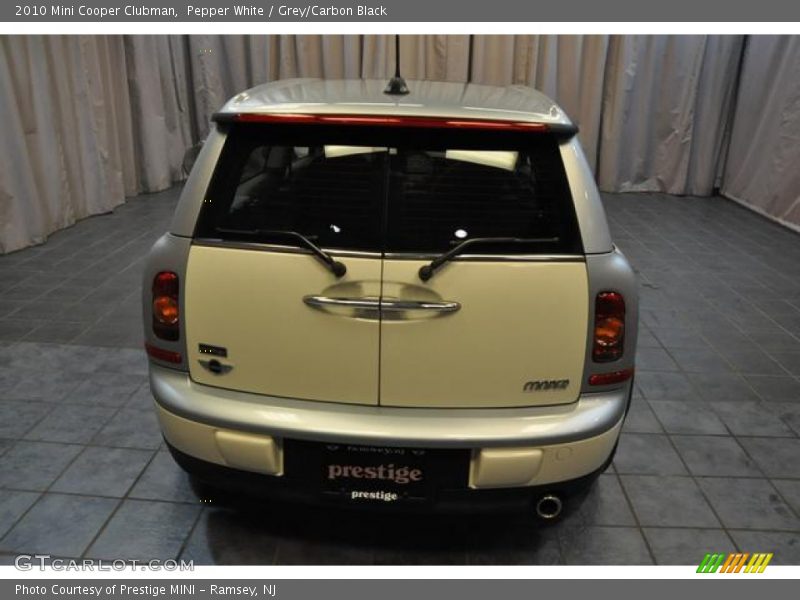 Pepper White / Grey/Carbon Black 2010 Mini Cooper Clubman