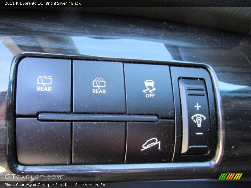 Bright Silver / Black 2011 Kia Sorento LX