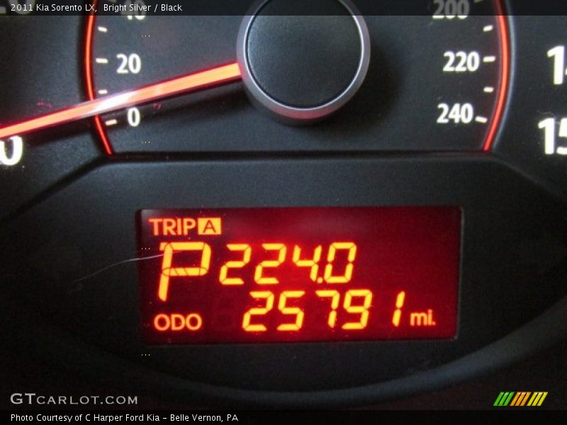 Bright Silver / Black 2011 Kia Sorento LX