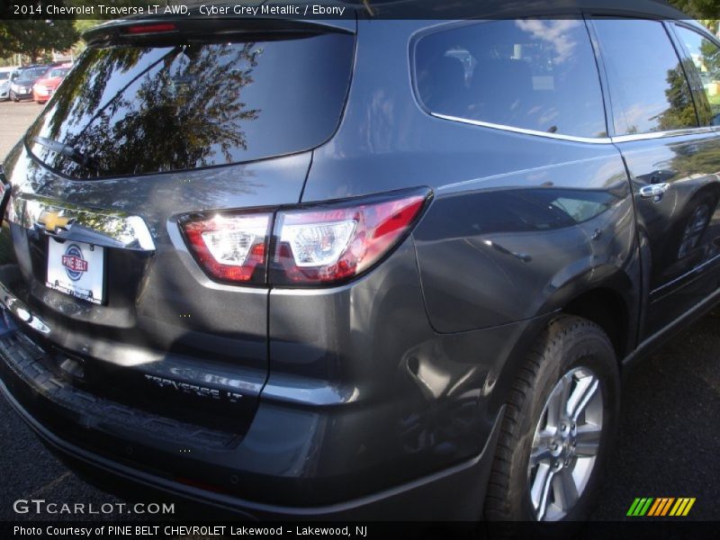 Cyber Grey Metallic / Ebony 2014 Chevrolet Traverse LT AWD