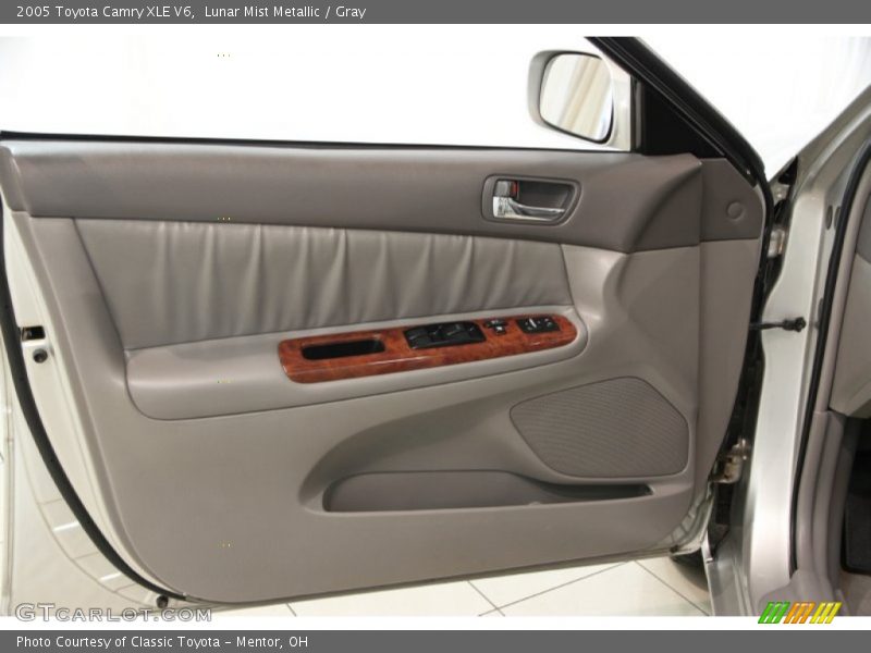 Lunar Mist Metallic / Gray 2005 Toyota Camry XLE V6