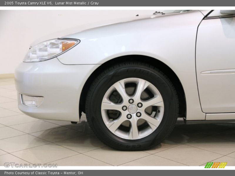 Lunar Mist Metallic / Gray 2005 Toyota Camry XLE V6