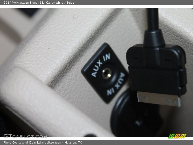 Candy White / Beige 2014 Volkswagen Tiguan SE