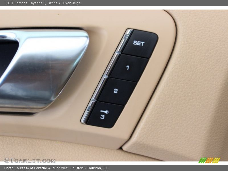 Controls of 2013 Cayenne S