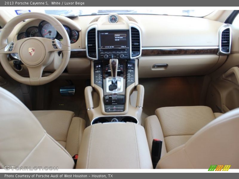 Dashboard of 2013 Cayenne S