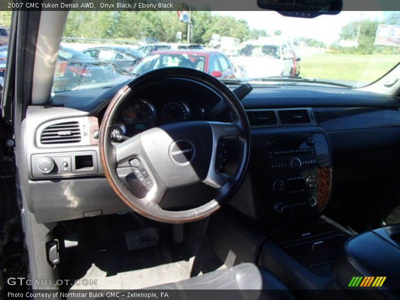 Onyx Black / Ebony Black 2007 GMC Yukon Denali AWD