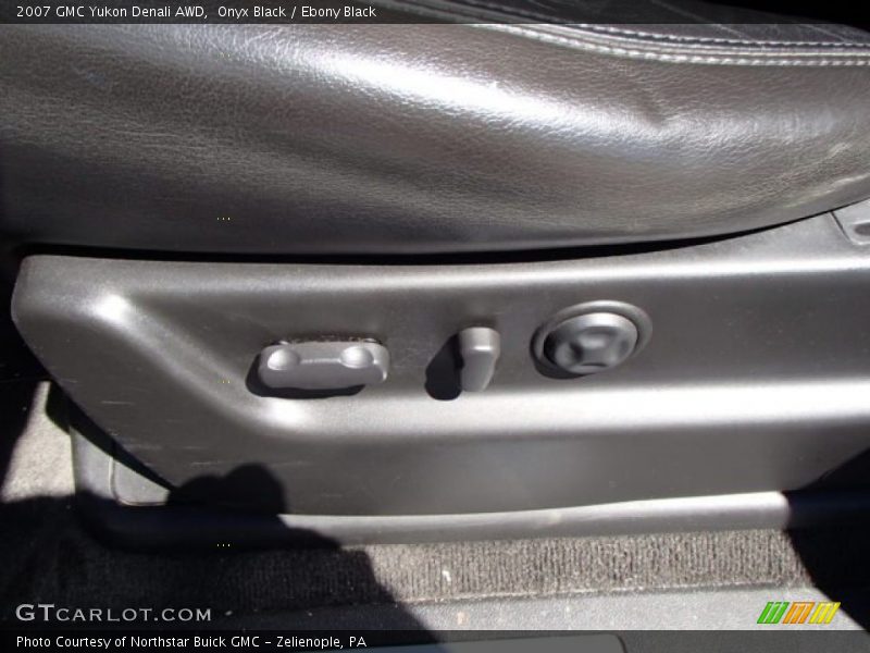 Onyx Black / Ebony Black 2007 GMC Yukon Denali AWD