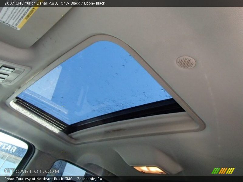 Onyx Black / Ebony Black 2007 GMC Yukon Denali AWD