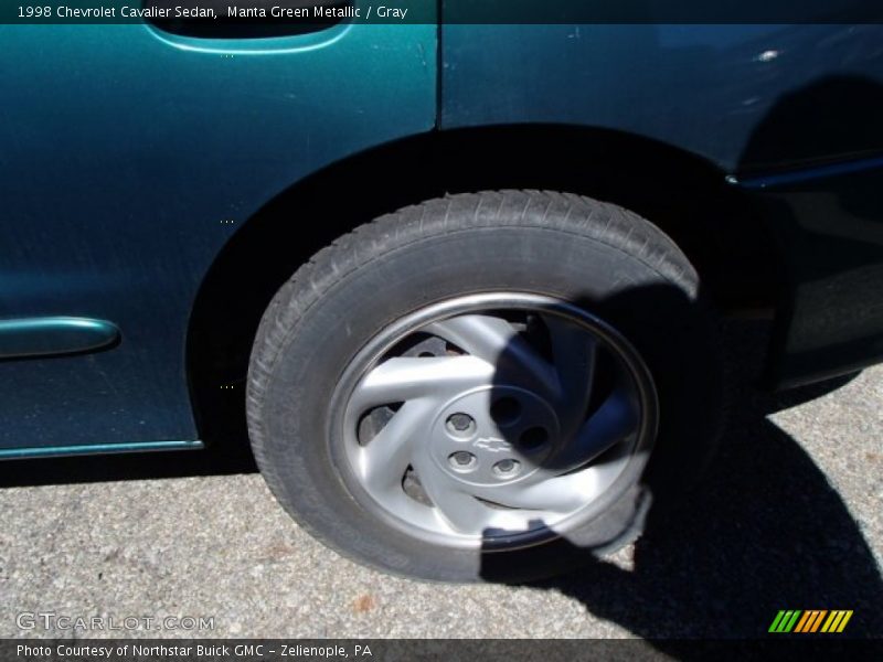 Manta Green Metallic / Gray 1998 Chevrolet Cavalier Sedan