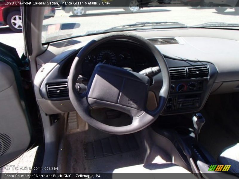 Manta Green Metallic / Gray 1998 Chevrolet Cavalier Sedan