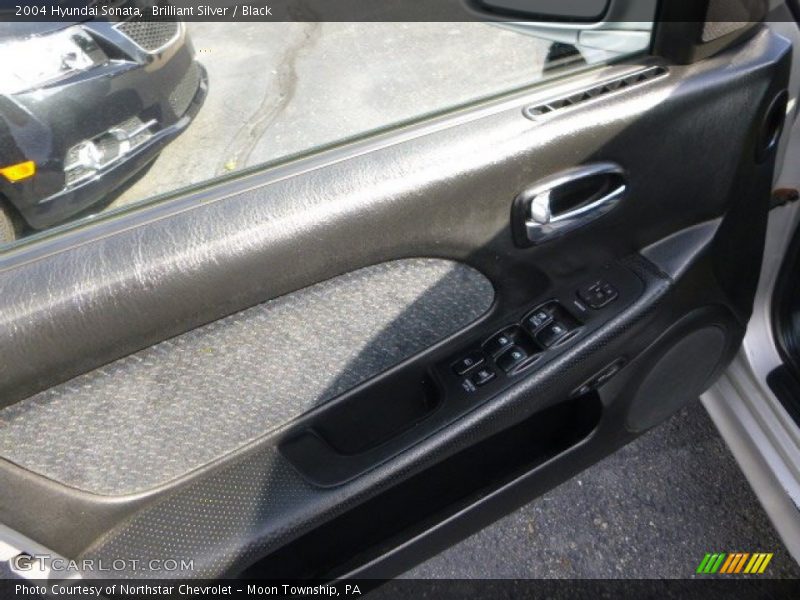 Brilliant Silver / Black 2004 Hyundai Sonata