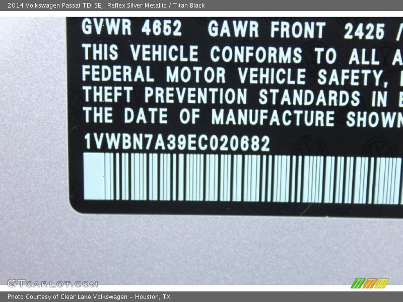 Reflex Silver Metallic / Titan Black 2014 Volkswagen Passat TDI SE