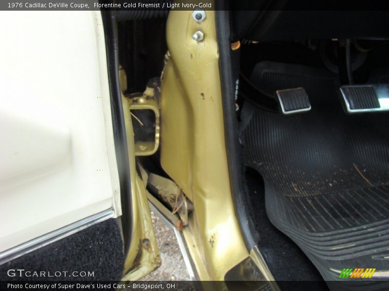 Florentine Gold Firemist / Light Ivory-Gold 1976 Cadillac DeVille Coupe