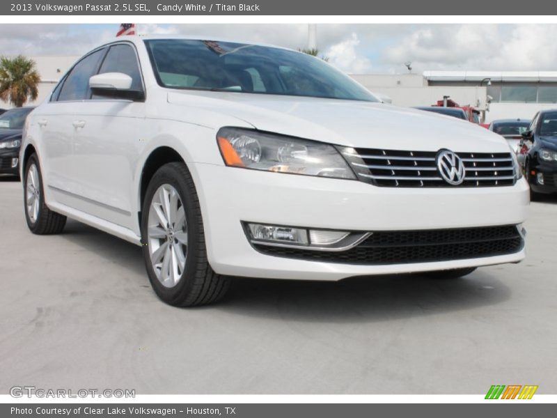 Candy White / Titan Black 2013 Volkswagen Passat 2.5L SEL