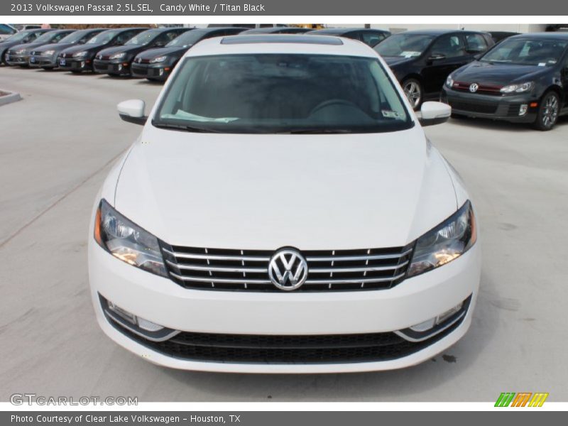 Candy White / Titan Black 2013 Volkswagen Passat 2.5L SEL