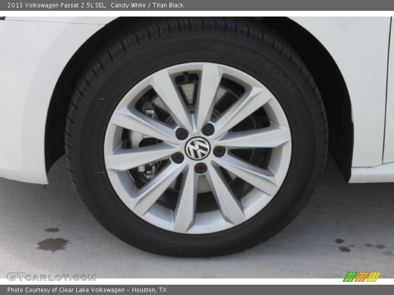 Candy White / Titan Black 2013 Volkswagen Passat 2.5L SEL