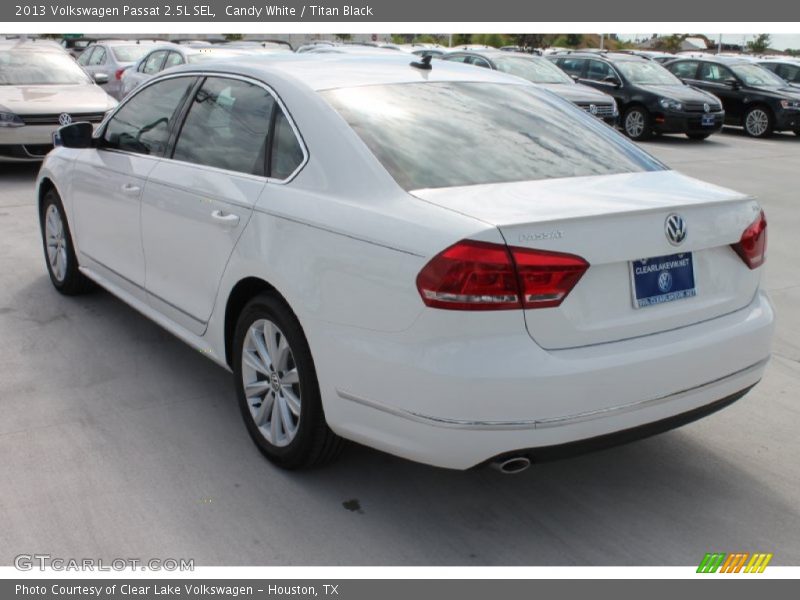 Candy White / Titan Black 2013 Volkswagen Passat 2.5L SEL