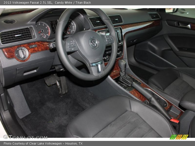 Candy White / Titan Black 2013 Volkswagen Passat 2.5L SEL