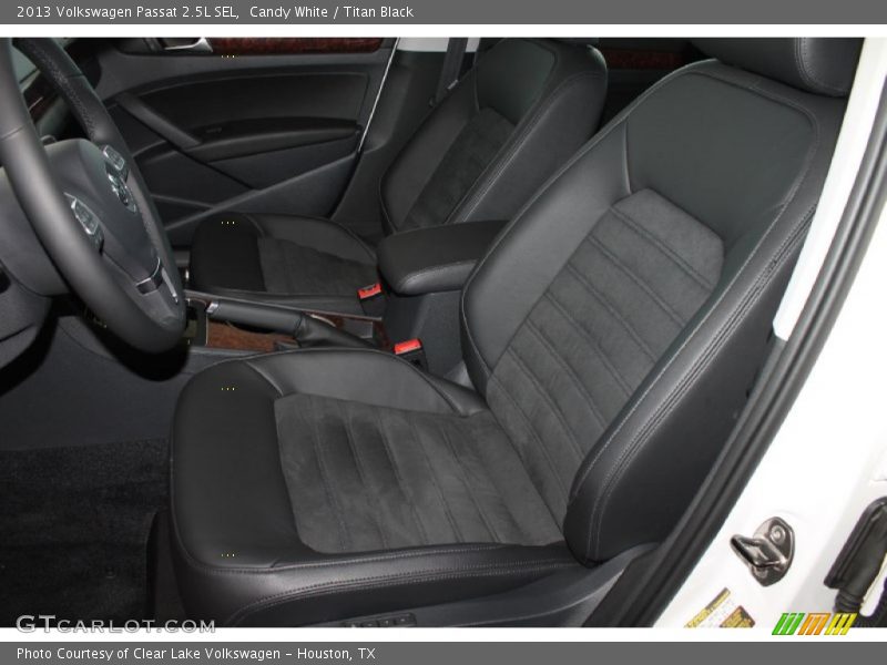 Candy White / Titan Black 2013 Volkswagen Passat 2.5L SEL