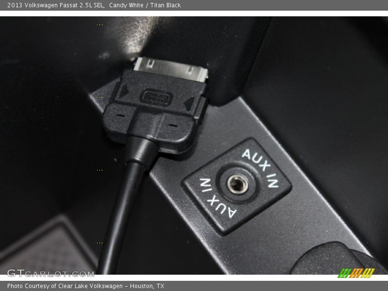 Candy White / Titan Black 2013 Volkswagen Passat 2.5L SEL