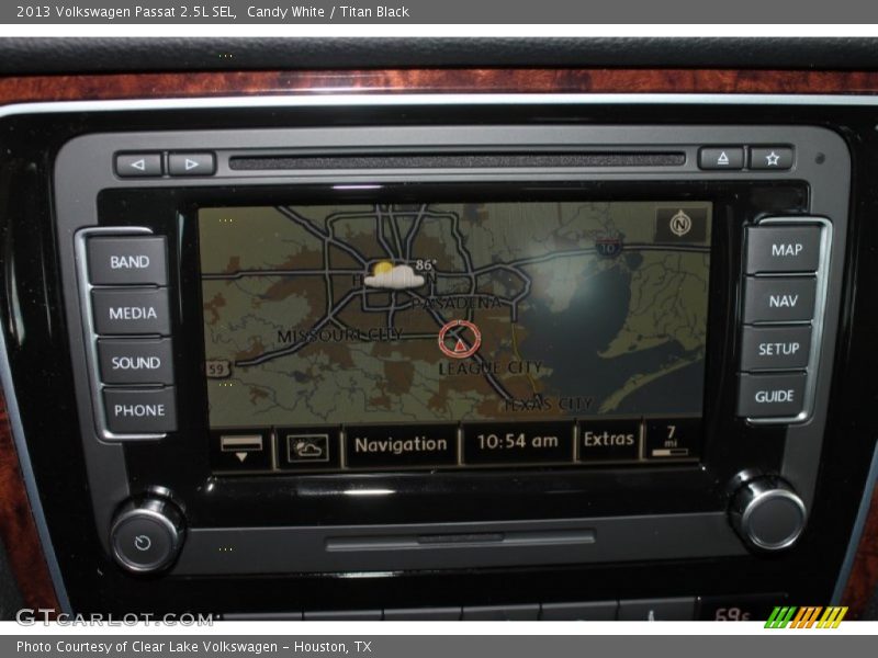 Candy White / Titan Black 2013 Volkswagen Passat 2.5L SEL