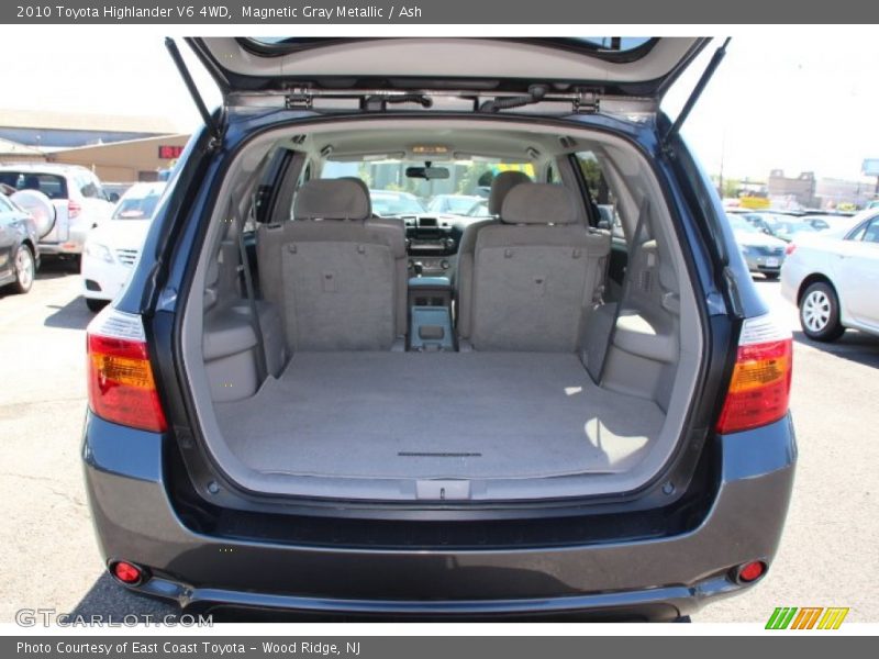 Magnetic Gray Metallic / Ash 2010 Toyota Highlander V6 4WD