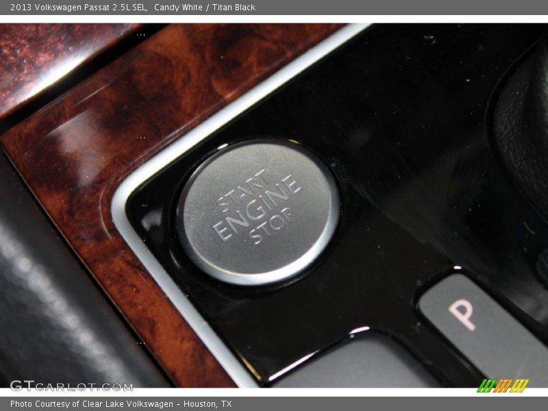 Candy White / Titan Black 2013 Volkswagen Passat 2.5L SEL