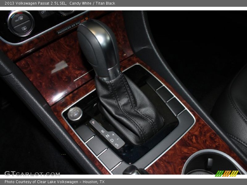 Candy White / Titan Black 2013 Volkswagen Passat 2.5L SEL