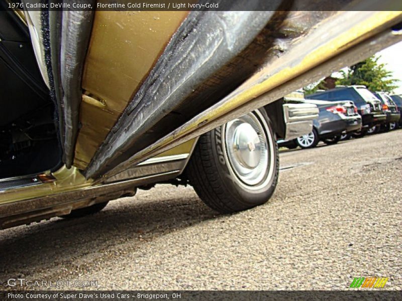 Florentine Gold Firemist / Light Ivory-Gold 1976 Cadillac DeVille Coupe