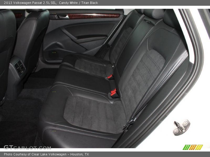Candy White / Titan Black 2013 Volkswagen Passat 2.5L SEL