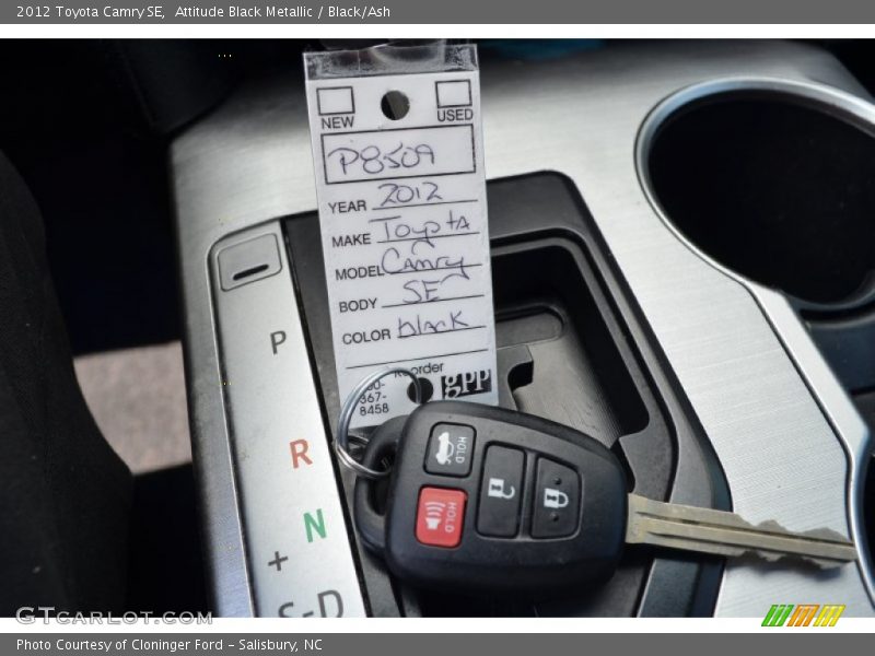 Attitude Black Metallic / Black/Ash 2012 Toyota Camry SE