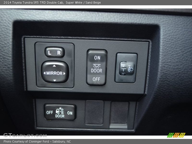 Super White / Sand Beige 2014 Toyota Tundra SR5 TRD Double Cab
