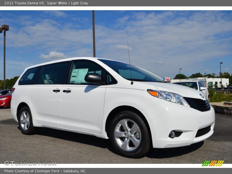 Super White / Light Gray 2013 Toyota Sienna V6