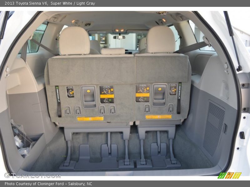 Super White / Light Gray 2013 Toyota Sienna V6