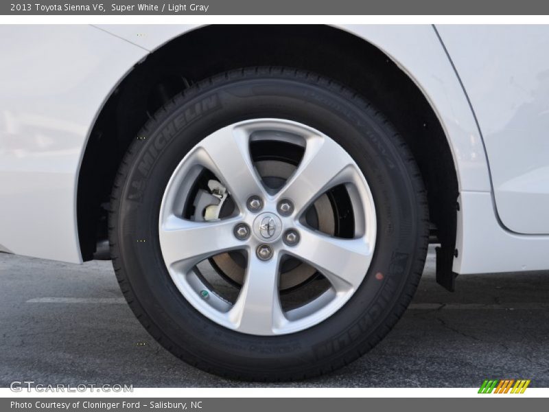 Super White / Light Gray 2013 Toyota Sienna V6