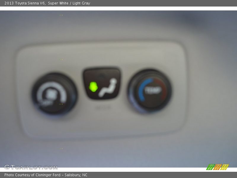 Super White / Light Gray 2013 Toyota Sienna V6