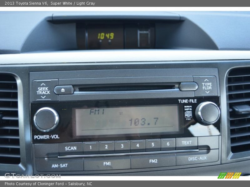 Super White / Light Gray 2013 Toyota Sienna V6