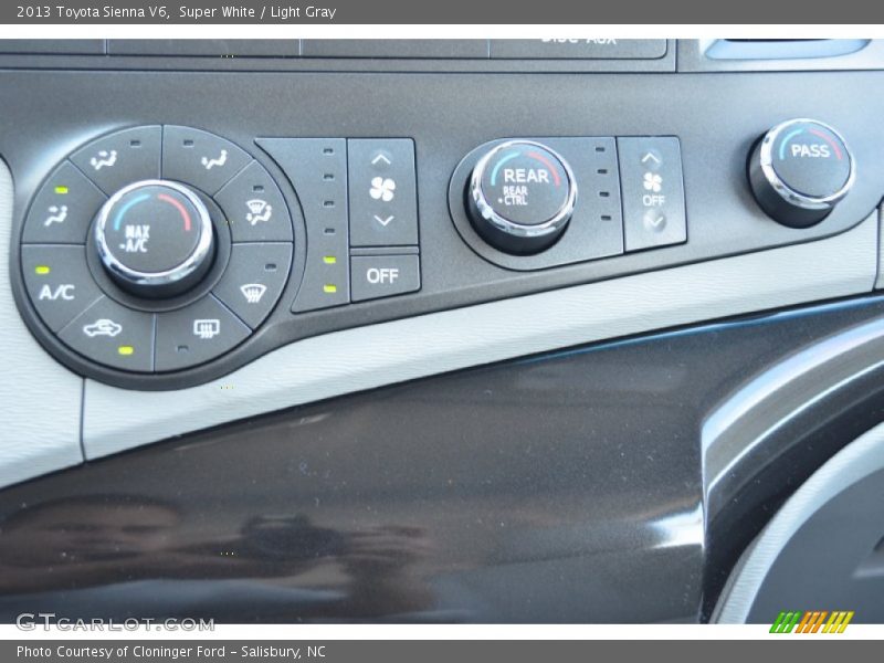 Super White / Light Gray 2013 Toyota Sienna V6