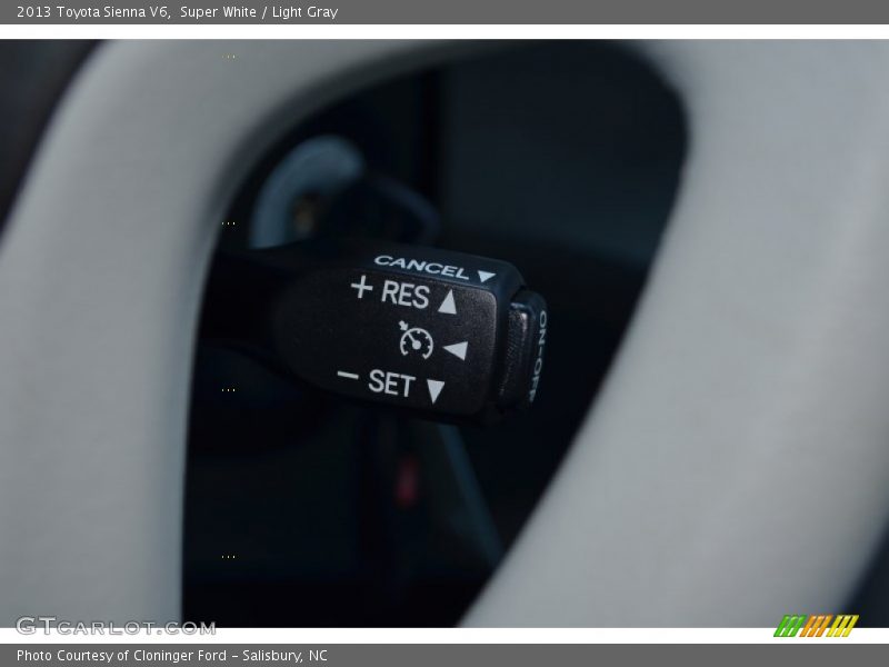 Super White / Light Gray 2013 Toyota Sienna V6