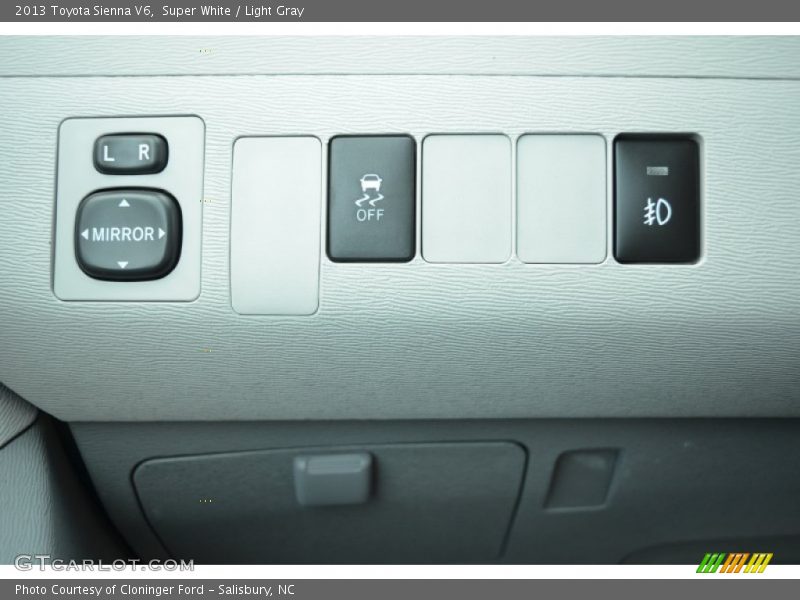 Super White / Light Gray 2013 Toyota Sienna V6