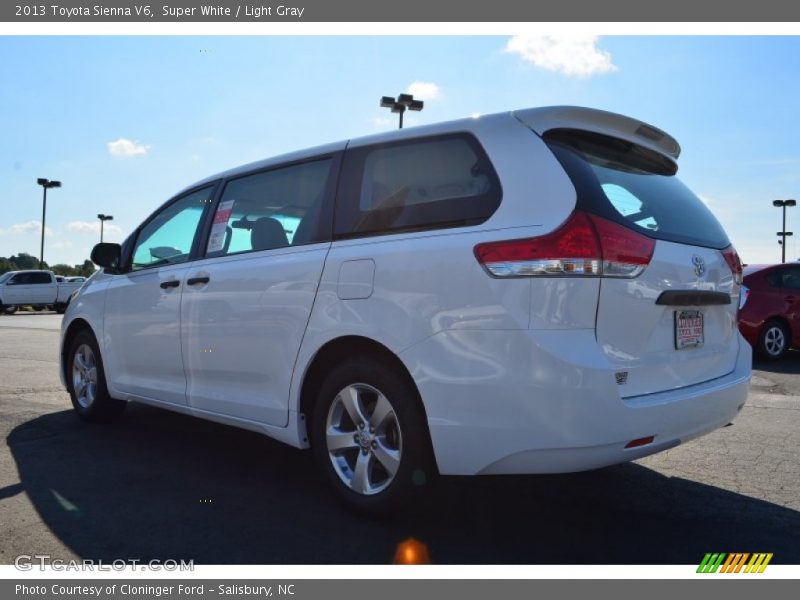 Super White / Light Gray 2013 Toyota Sienna V6