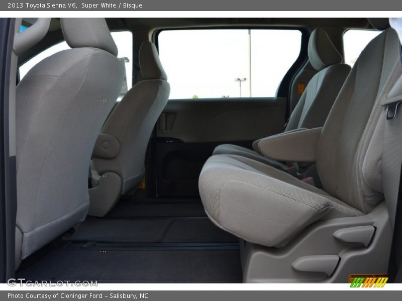 Super White / Bisque 2013 Toyota Sienna V6
