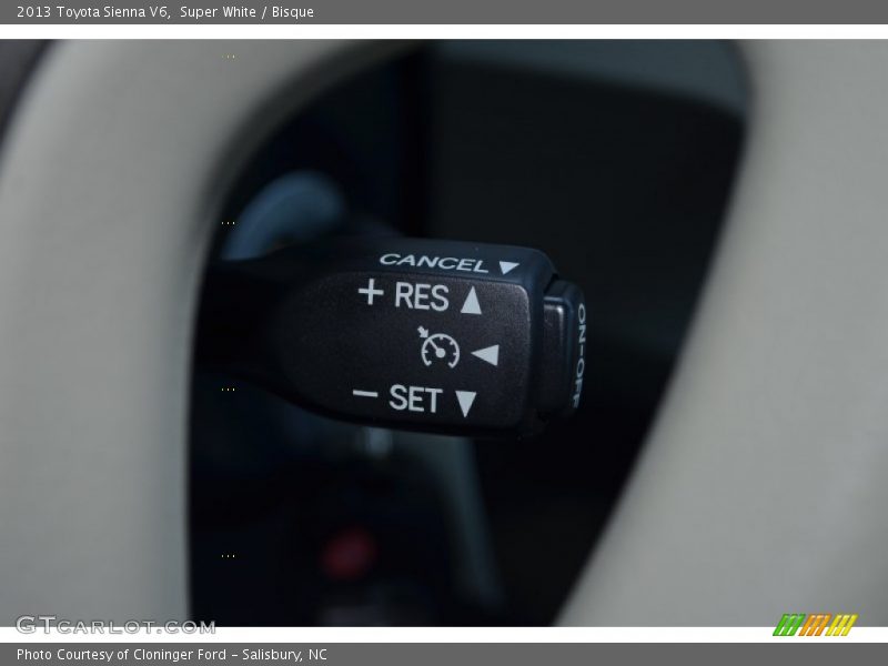 Super White / Bisque 2013 Toyota Sienna V6