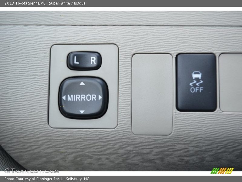 Super White / Bisque 2013 Toyota Sienna V6