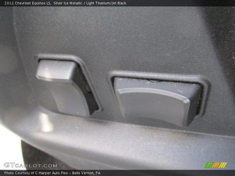 Silver Ice Metallic / Light Titanium/Jet Black 2011 Chevrolet Equinox LS