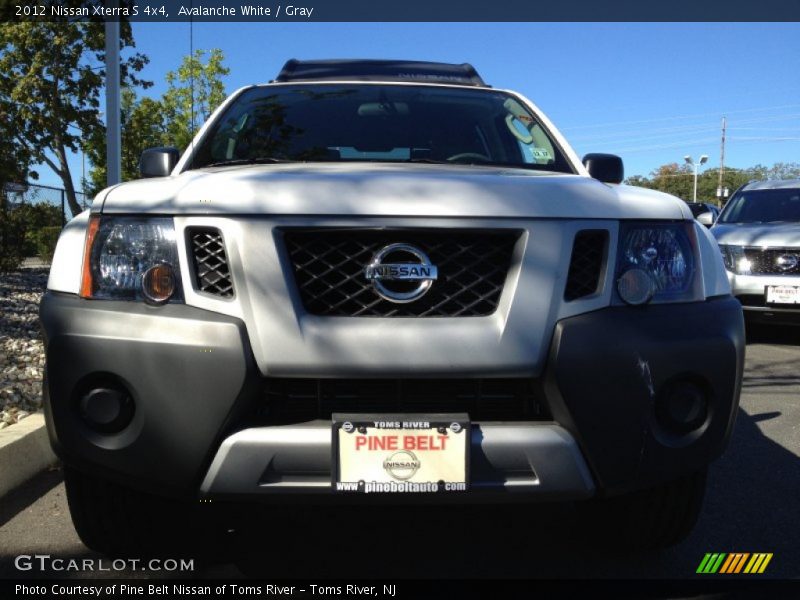 Avalanche White / Gray 2012 Nissan Xterra S 4x4