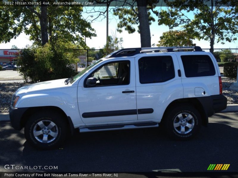 Avalanche White / Gray 2012 Nissan Xterra S 4x4