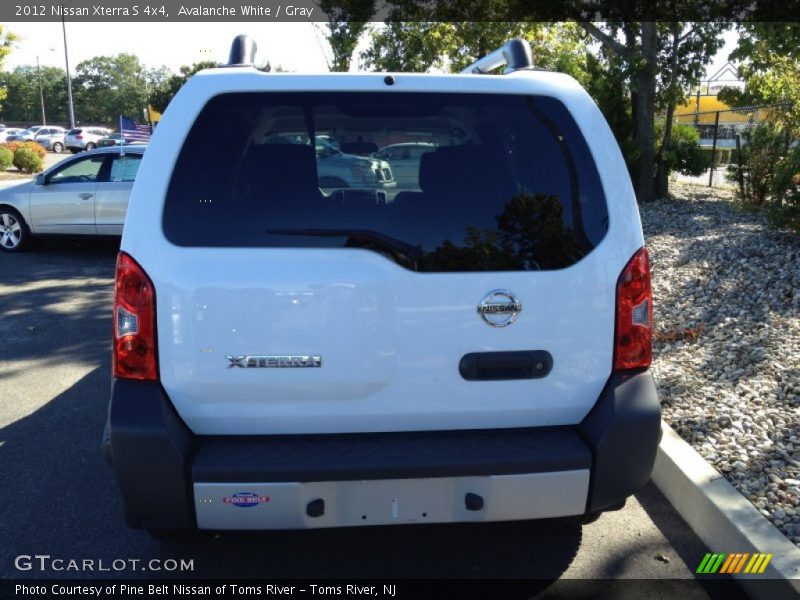 Avalanche White / Gray 2012 Nissan Xterra S 4x4