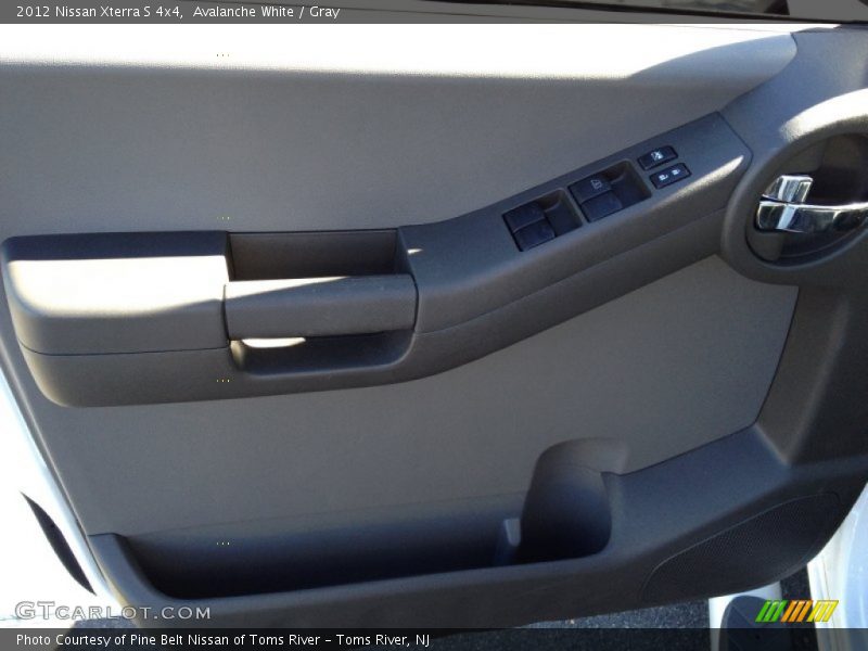 Avalanche White / Gray 2012 Nissan Xterra S 4x4